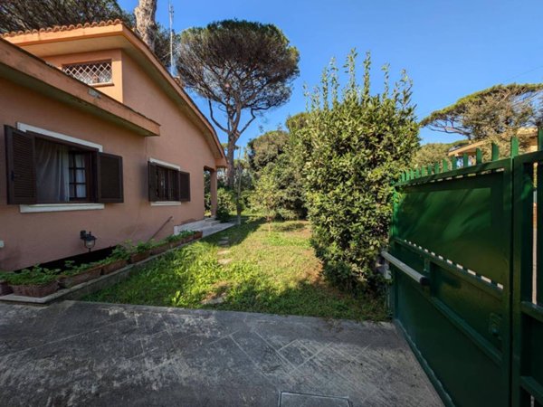 casa indipendente in vendita a Fiumicino in zona Fregene