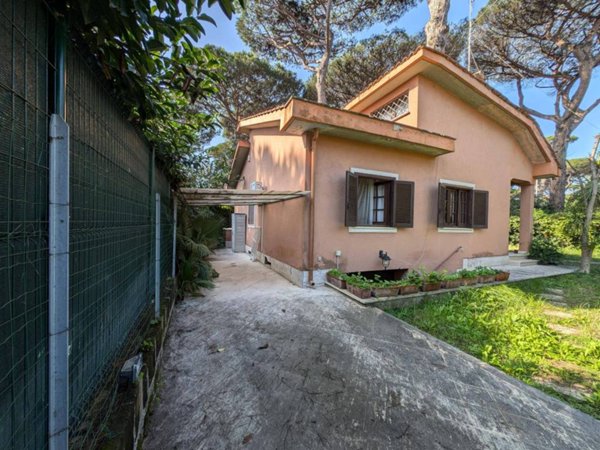 casa indipendente in vendita a Fiumicino in zona Fregene