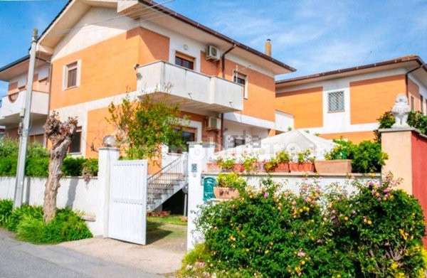 casa indipendente in vendita a Fiumicino in zona Focene