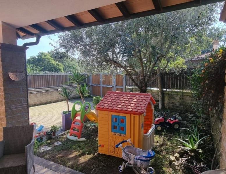 casa indipendente in vendita a Fiumicino in zona Aranova