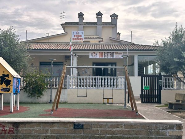 locale commerciale in vendita a Fiumicino in zona Palidoro