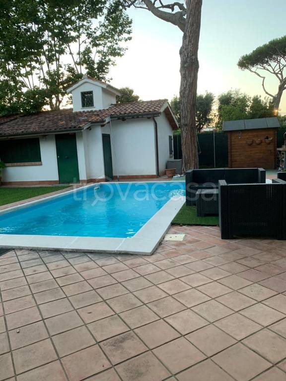 casa indipendente in vendita a Fiumicino in zona Fregene