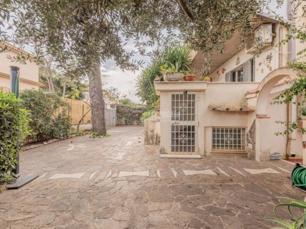 casa indipendente in vendita a Fiumicino in zona Fregene