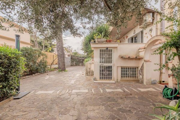 casa indipendente in vendita a Fiumicino in zona Fregene