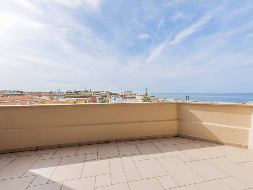 appartamento in vendita a Fiumicino in zona Palidoro