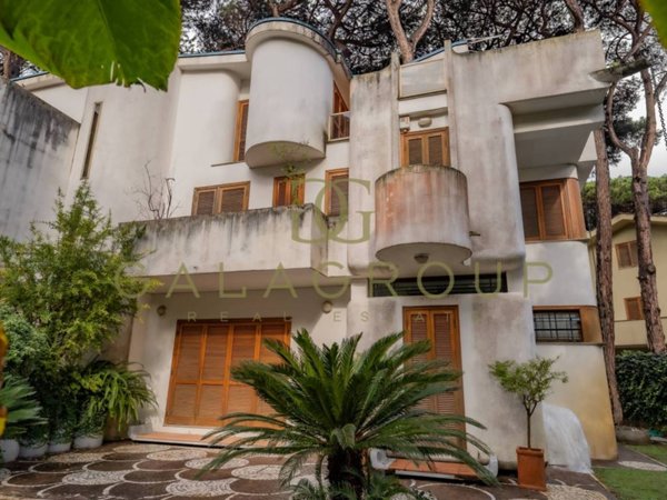 casa indipendente in vendita a Fiumicino in zona Fregene