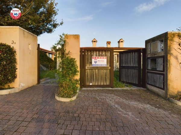 casa indipendente in vendita a Fiumicino