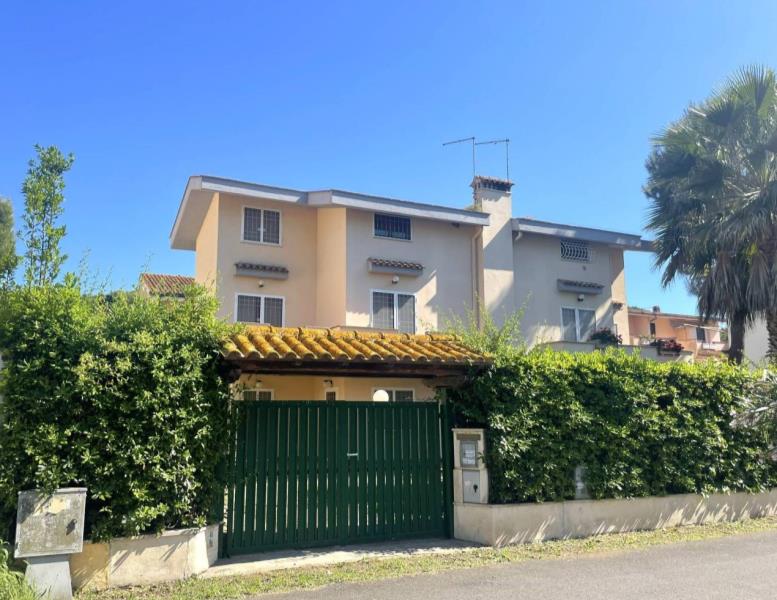 casa indipendente in vendita a Fiumicino in zona Fregene