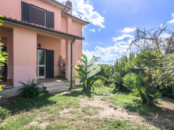 casa indipendente in vendita a Fiumicino in zona Testa di Lepre