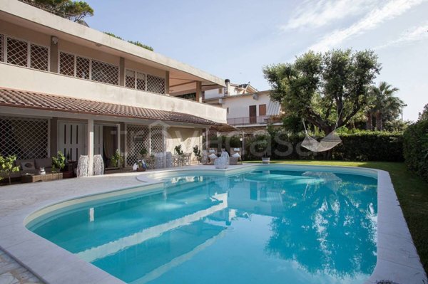 casa indipendente in vendita a Fiumicino in zona Fregene