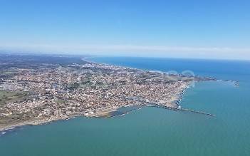 negozio in vendita a Fiumicino in zona Aranova