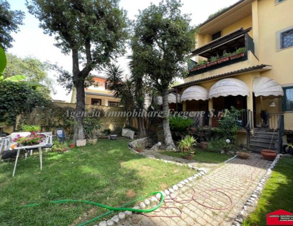 casa indipendente in vendita a Fiumicino in zona Fregene