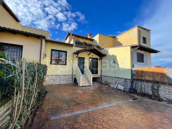 casa indipendente in vendita a Fiumicino