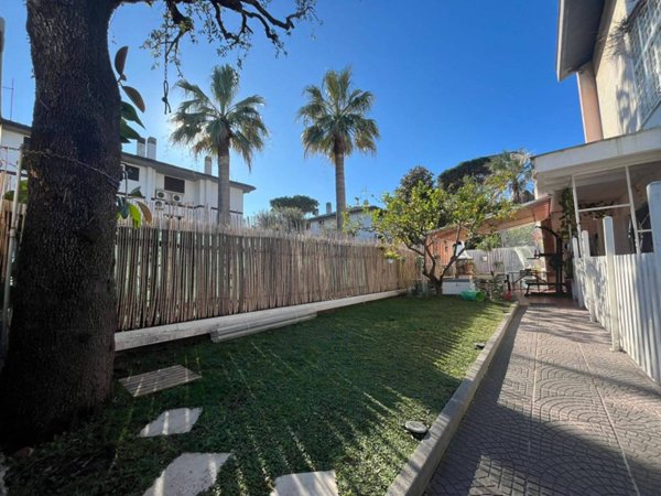 casa indipendente in vendita a Fiumicino in zona Fregene