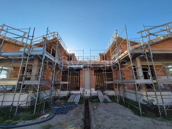 casa indipendente in vendita a Fiumicino in zona Isola Sacra