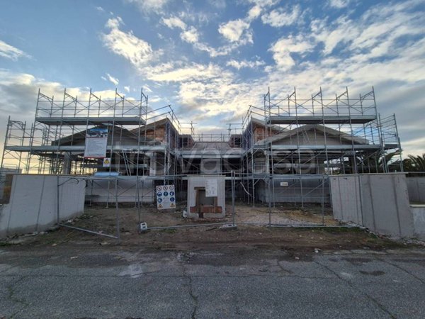 casa indipendente in vendita a Fiumicino in zona Isola Sacra