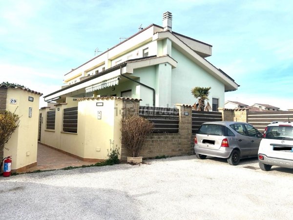 casa indipendente in vendita a Fiumicino