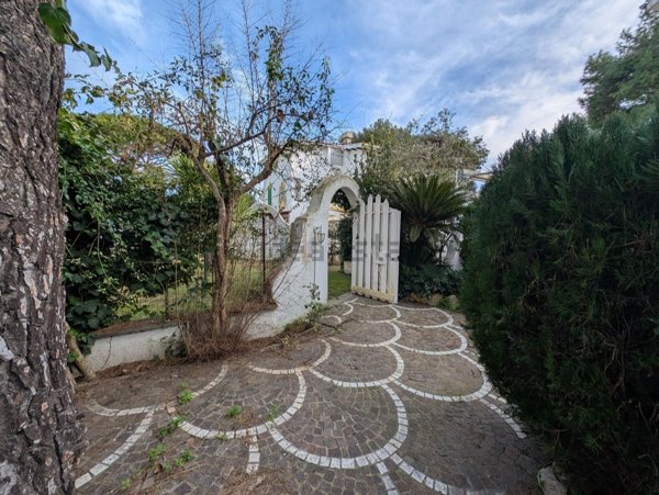 casa indipendente in vendita a Fiumicino in zona Fregene