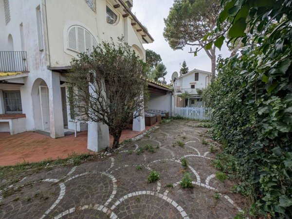 casa indipendente in vendita a Fiumicino in zona Fregene