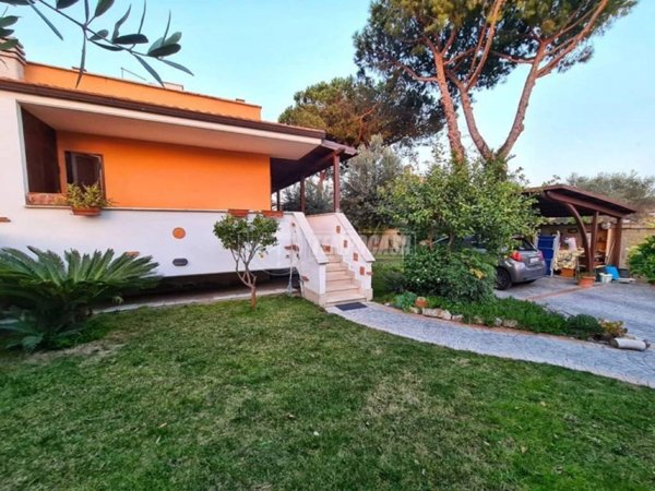 appartamento in vendita a Fiumicino in zona Isola Sacra