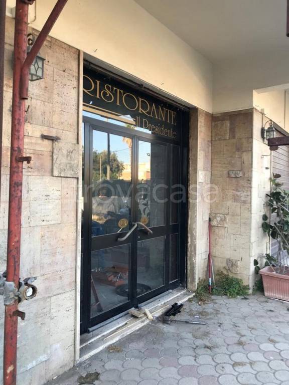 negozio in vendita a Fiumicino in zona Torrimpietra