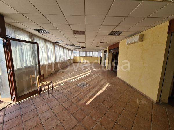 negozio in vendita a Fiumicino in zona Isola Sacra