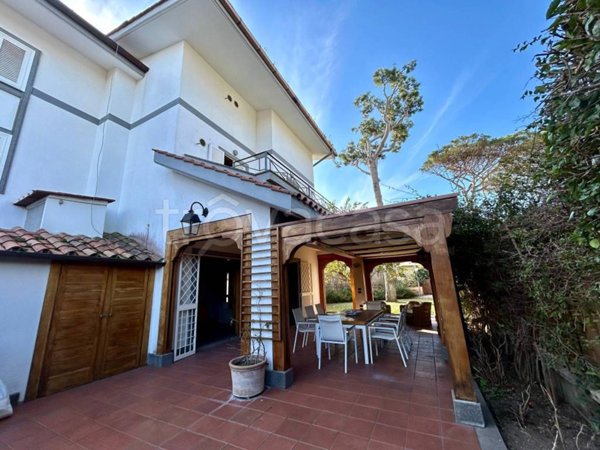 casa indipendente in vendita a Fiumicino in zona Fregene