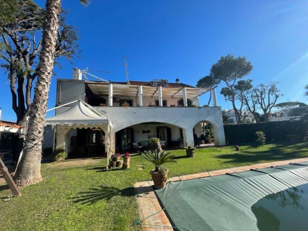 casa indipendente in vendita a Fiumicino in zona Fregene