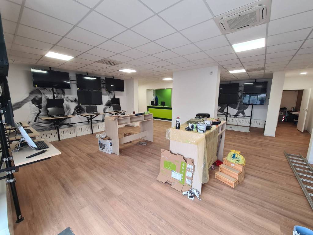 negozio in vendita a Fiumicino in zona Isola Sacra