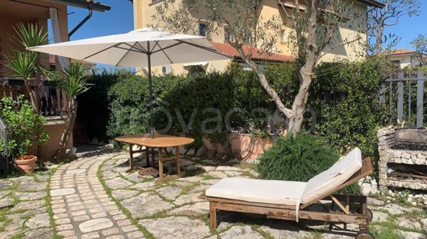 casa indipendente in vendita a Fiumicino in zona Fregene