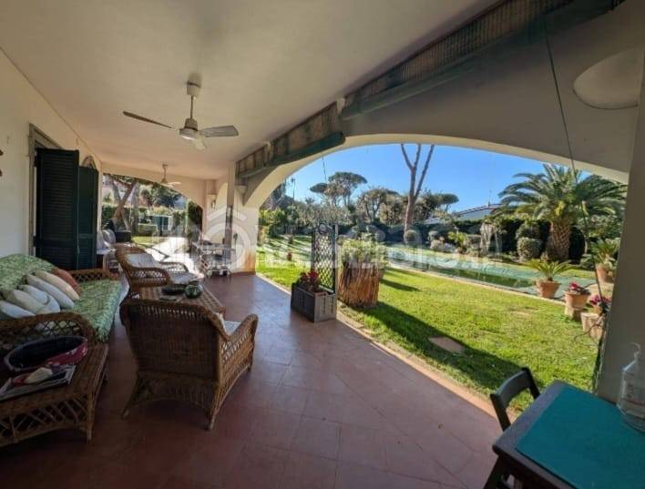 casa indipendente in vendita a Fiumicino in zona Fregene