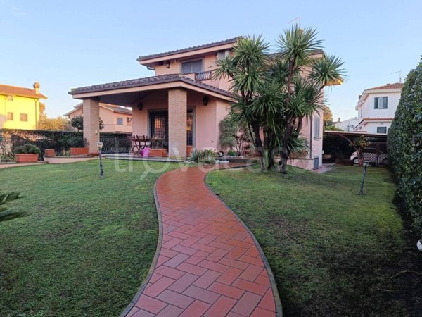 casa indipendente in vendita a Fiumicino in zona Fregene