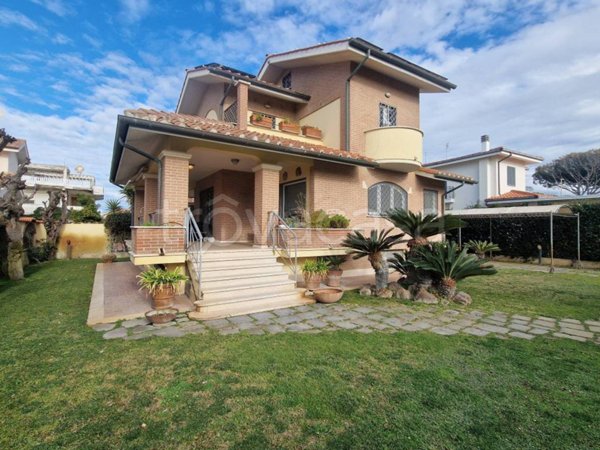 casa indipendente in vendita a Fiumicino in zona Fregene
