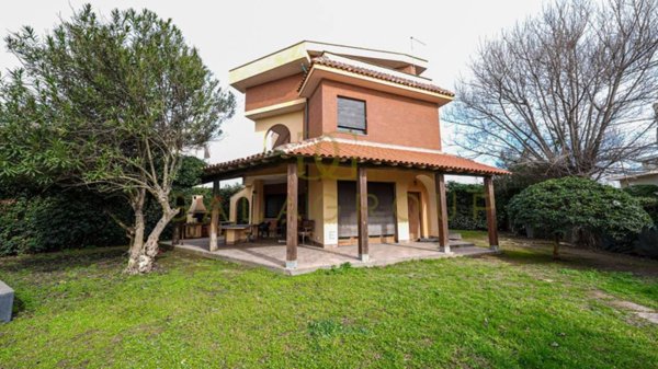 casa indipendente in vendita a Fiumicino in zona Fregene
