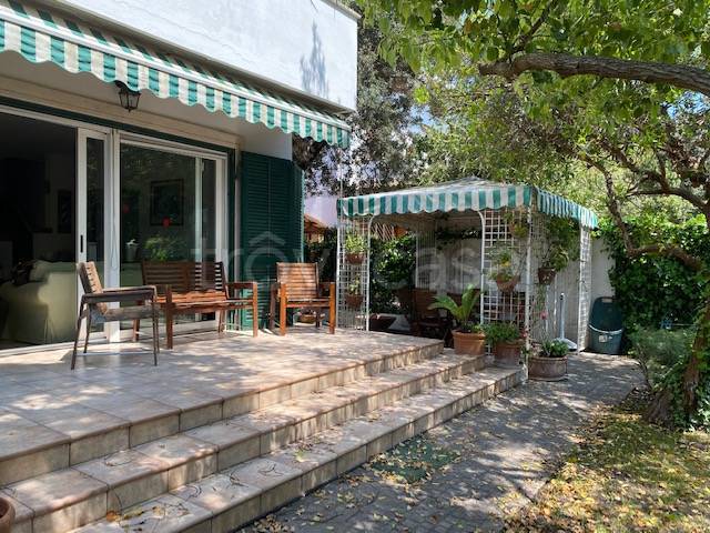 casa indipendente in vendita a Fiumicino in zona Fregene