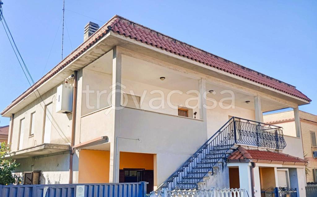 appartamento in vendita a Fiumicino in zona Isola Sacra