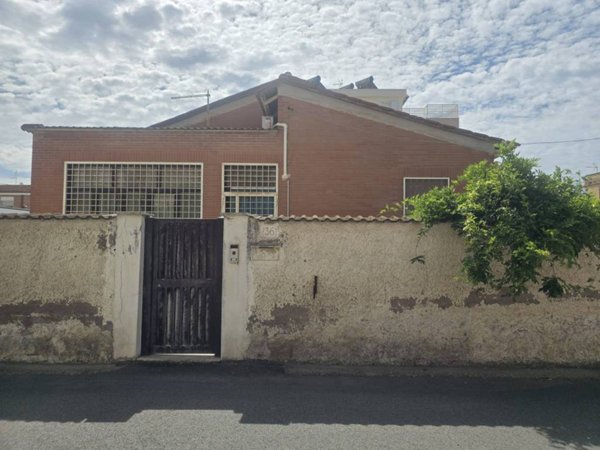casa indipendente in vendita a Fiumicino in zona Isola Sacra