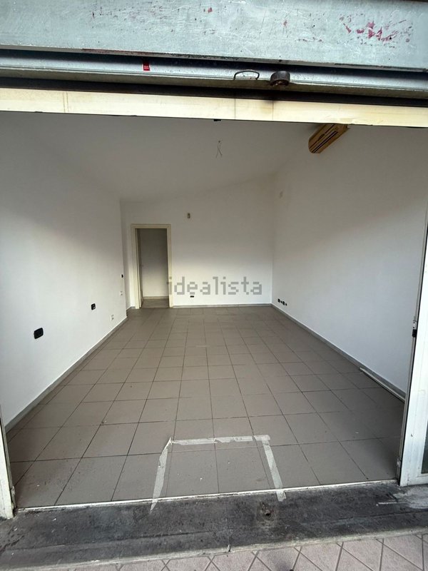 locale commerciale in vendita a Fiumicino in zona Aranova