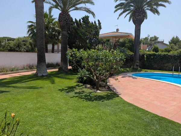 casa indipendente in vendita a Fiumicino in zona Fregene