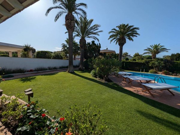 casa indipendente in vendita a Fiumicino in zona Fregene