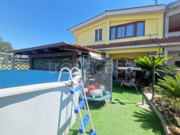 casa indipendente in vendita a Fiumicino in zona Isola Sacra