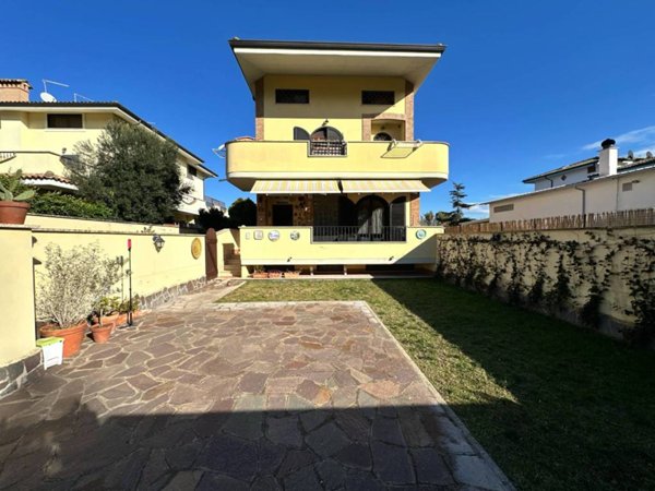 casa indipendente in vendita a Fiumicino in zona Fregene