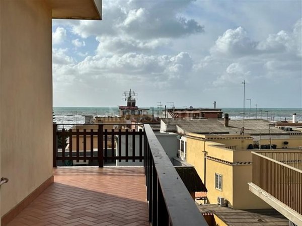 appartamento in vendita a Fiumicino in zona Fregene