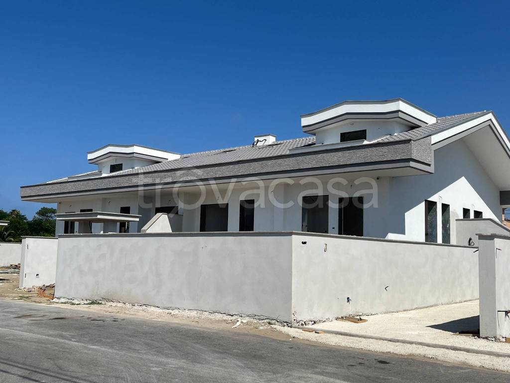 casa indipendente in vendita a Fiumicino in zona Isola Sacra