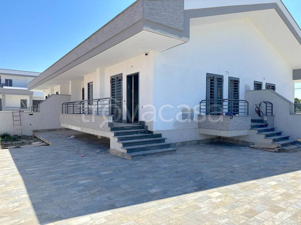 casa indipendente in vendita a Fiumicino in zona Isola Sacra