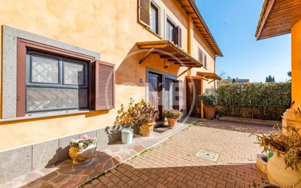 casa indipendente in vendita a Fiumicino in zona Isola Sacra