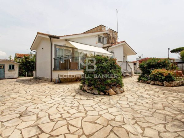 casa indipendente in vendita a Fiumicino in zona Fregene