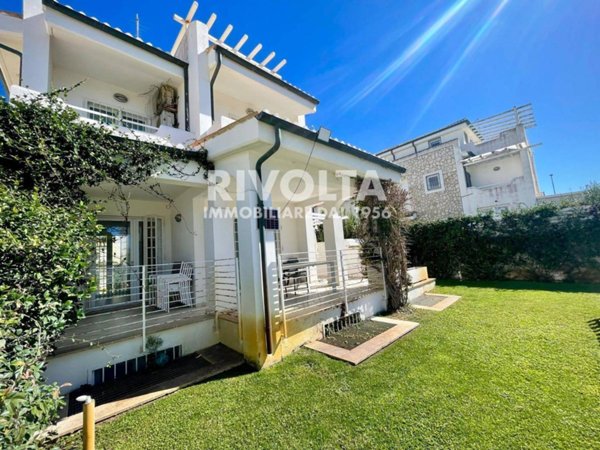 casa indipendente in vendita a Fiumicino in zona Fregene