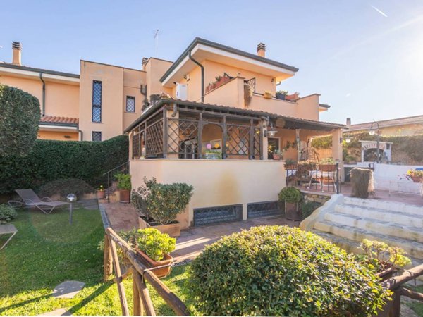 casa indipendente in vendita a Fiumicino in zona Fregene