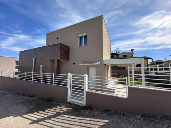 casa indipendente in vendita a Fiumicino in zona Aranova